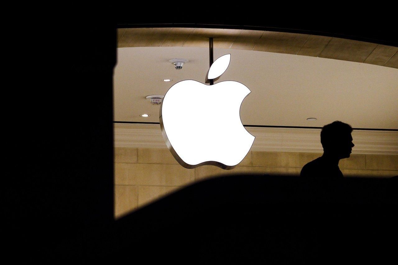 Apple работает над очками и линзами дополненной реальности