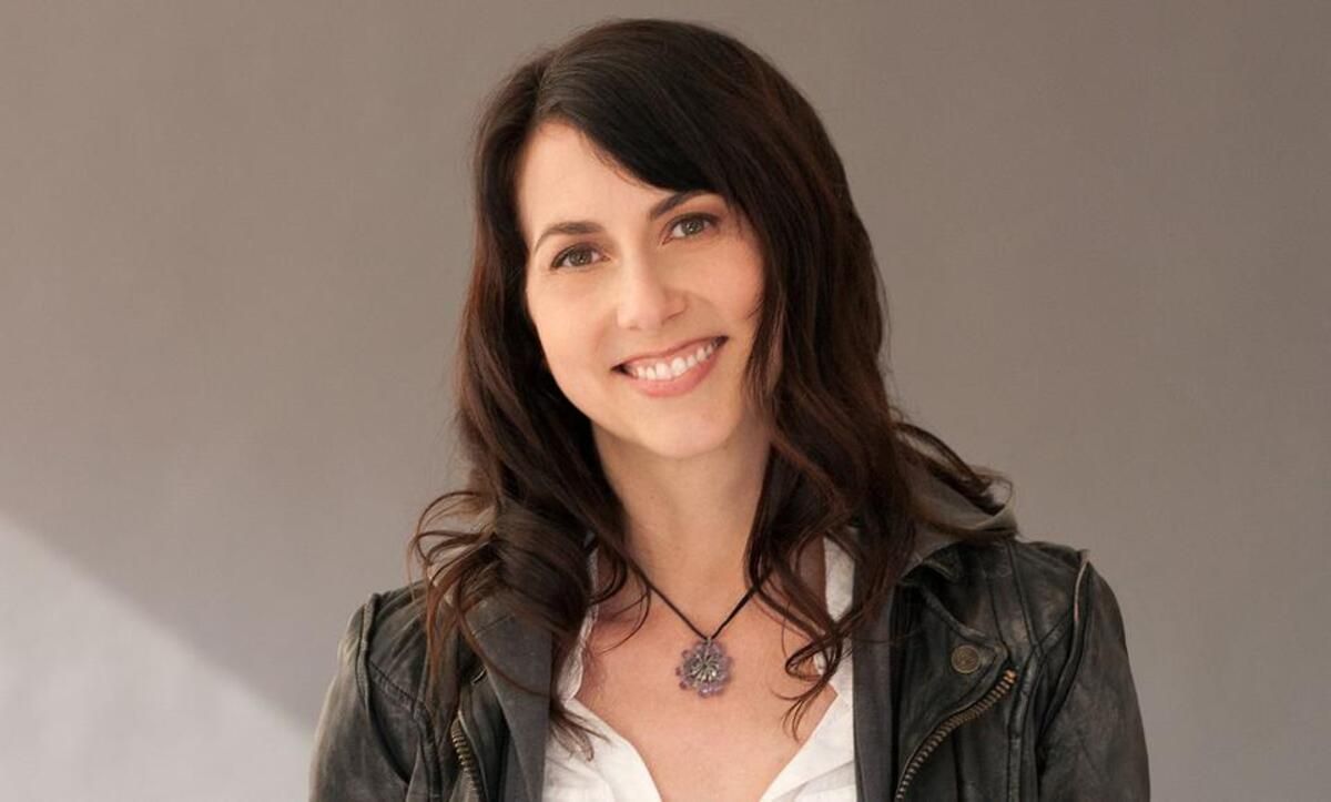 Миллиардерка Маккензи Скотт вышла замуж за школьного учителя Миллиардерка Маккензи Скотт вышла замуж за школьного учителя