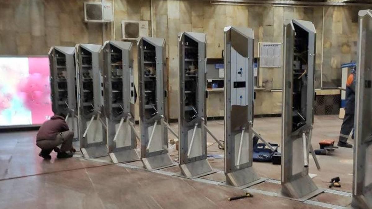 На каких станция метро в Киеве появились новые турникеты: список На каких станция метро в Киеве появились новые турникеты: список