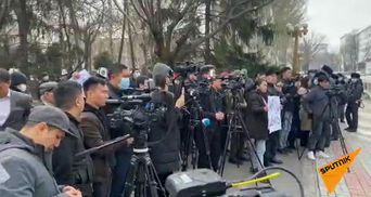 В Кыргызстане снова вспыхнули протесты: люди выступают против изменений в Конституции