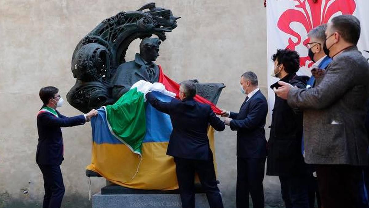 Во Флоренции открыли памятник Тарасу Шевченко: его подарил Киев Во Флоренции открыли памятник Тарасу Шевченко: его подарил Киев