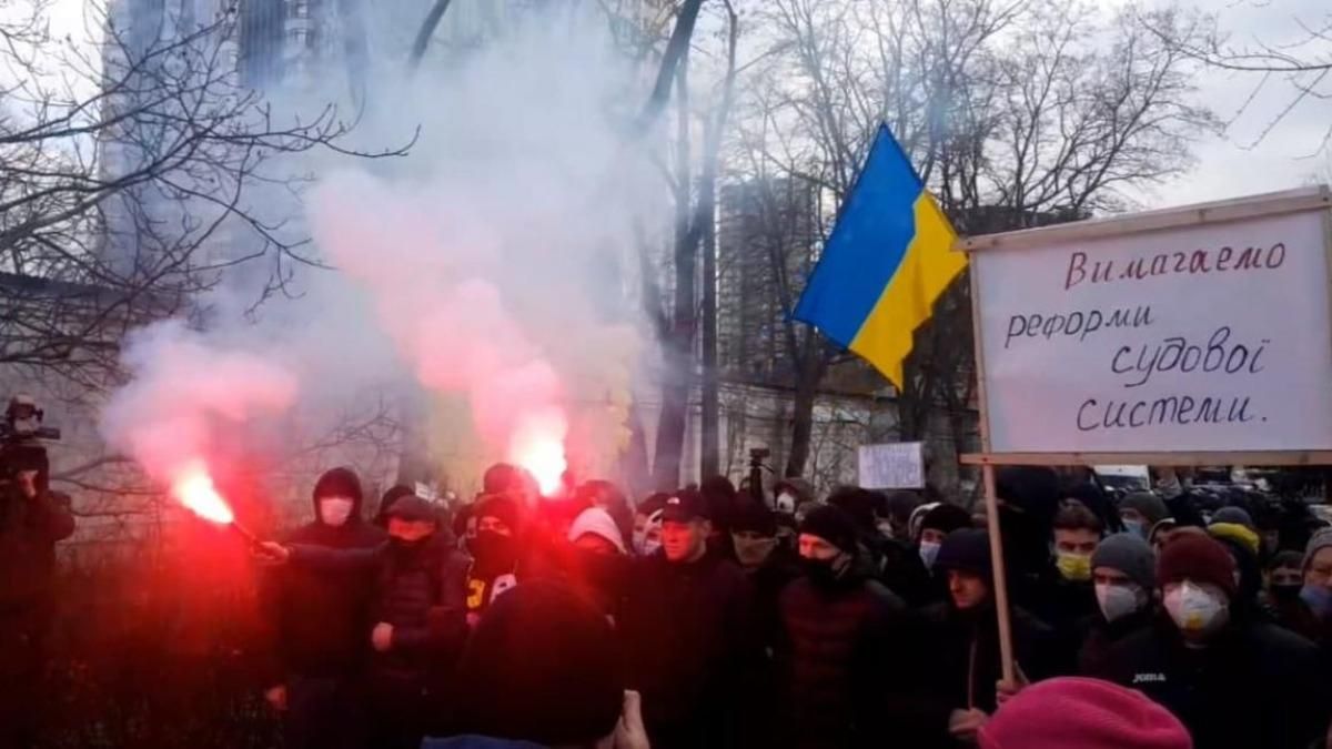 У Києві люди протестували на підтримку Антоненка, виникли сутички: відео - Новини