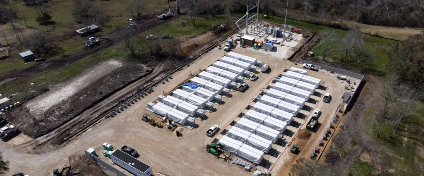 Tesla строит в Техасе мощную систему хранения энергии Tesla строит в Техасе мощную систему хранения энергии