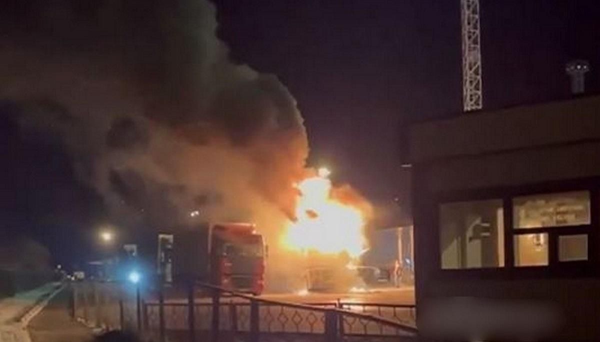 Пожар грузовика на пункте Гоптовка 09.03.2021: детали и видео