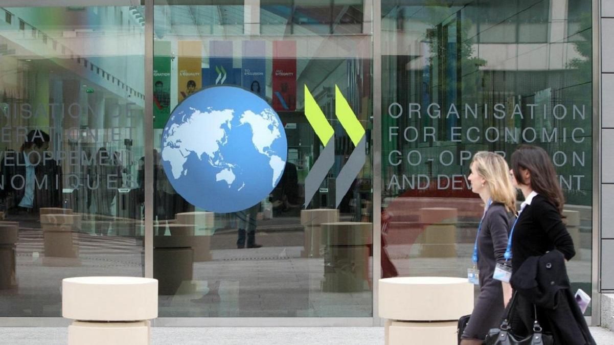 Вакцинация от коронавируса приведет к стремительному росту экономики Вакцинация от коронавируса приведет к стремительному росту экономики