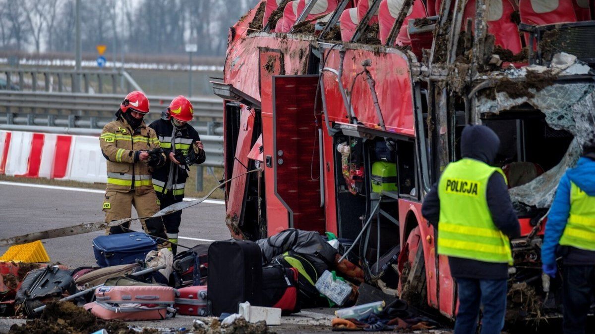 22 українців все ще перебувають у лікарнях Польщі після ДТП 22 українців все ще перебувають у лікарнях Польщі після ДТП