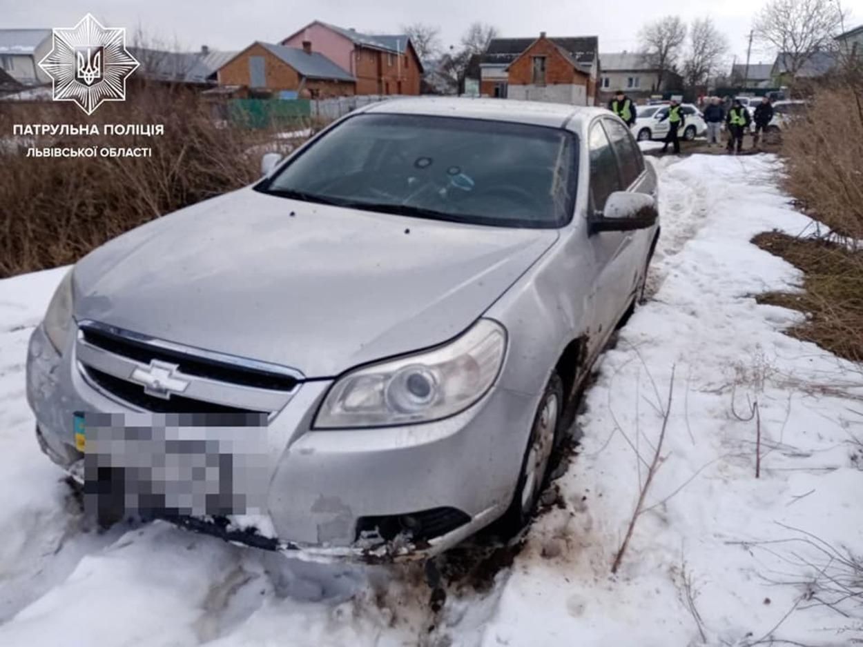 Епічна погоня: на Львівщині п'яний водій стріляв у патрульних з рушниці – фото