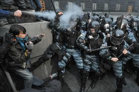 Справи Майдану: суд дозволив спецрозслідування щодо тітушок, які допомагали "Беркуту"