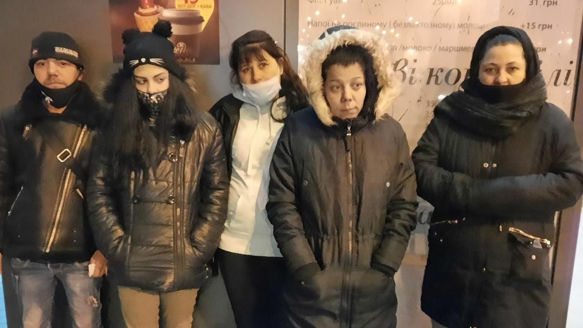 У Києві роми обікрали ветерана, але він їх затримав У Києві роми обікрали ветерана, але він їх затримав