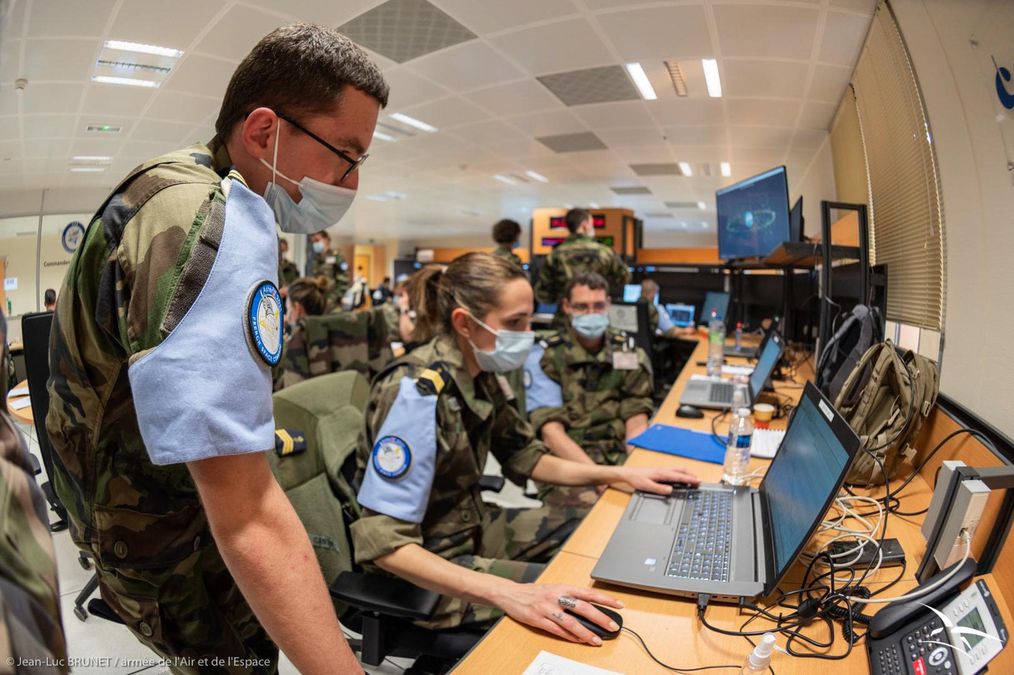 Франция проводит первые в Европе военные космические обучение Франция проводит первые в Европе военные космические обучение