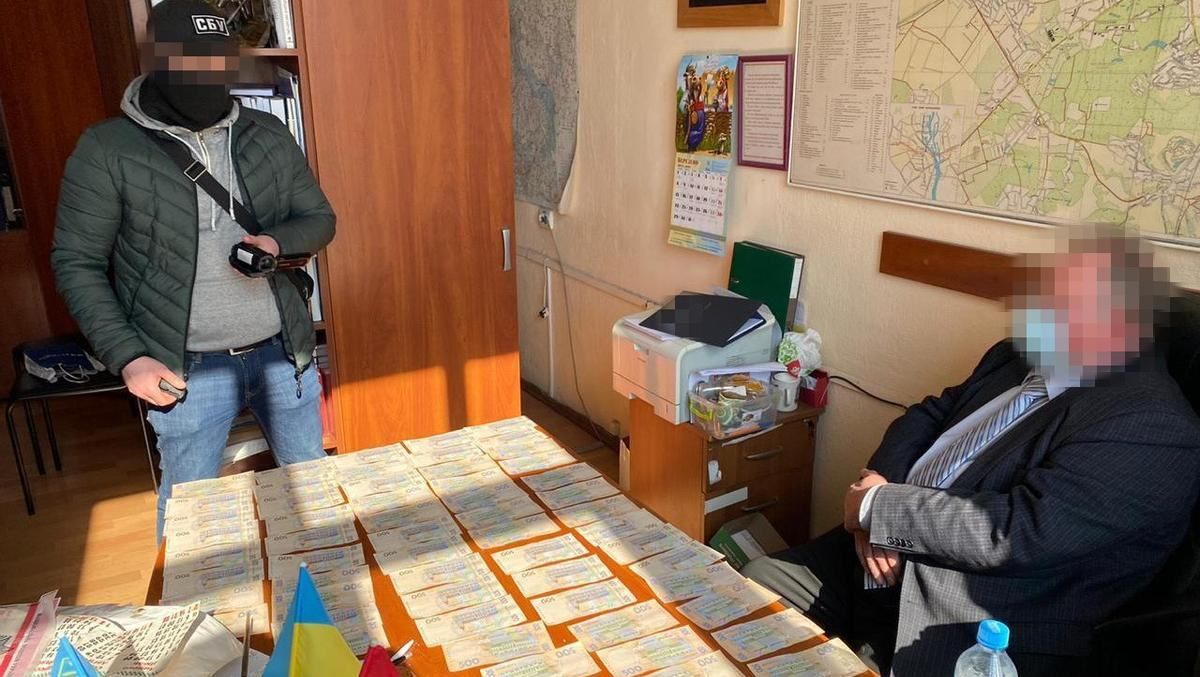 На взятке разоблачили одного из руководителей НАН Украины На взятке разоблачили одного из руководителей НАН Украины