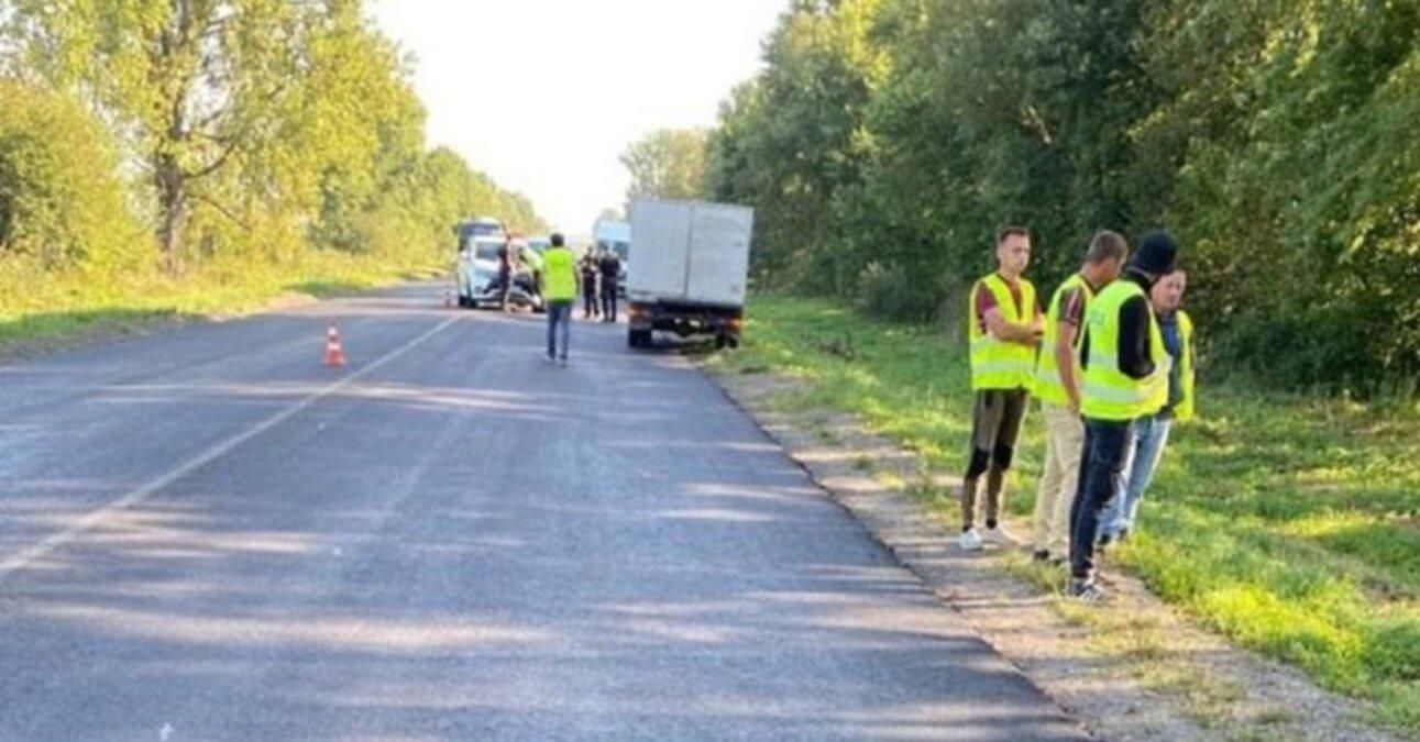 Побачив робітників на узбіччі й збив їх: суд виніс вирок водієві вантажівки