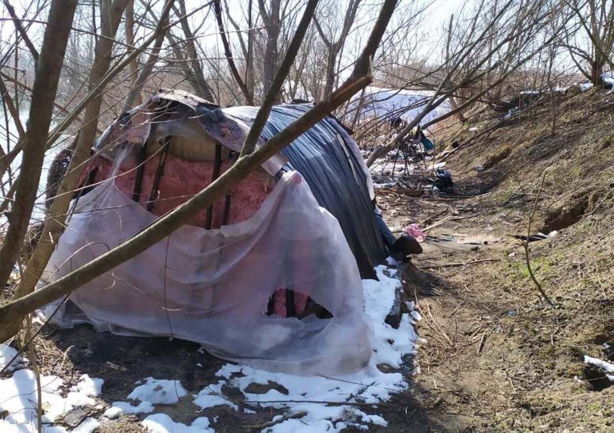 Ще одне вбивство у Дрогобичі: тіло безвісти зниклого знайшли у саморобному наметі – фото