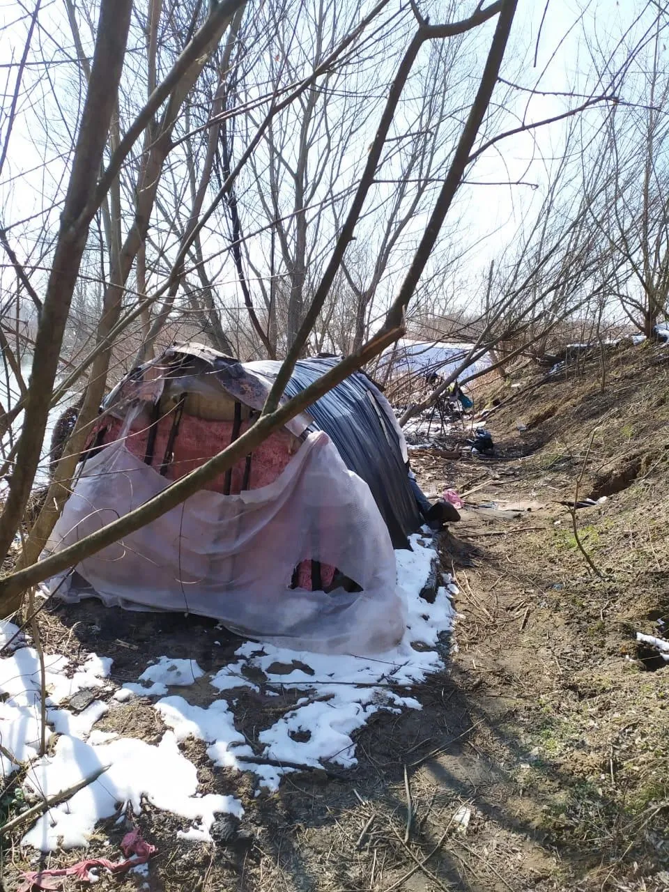 Ще одне вбивство у Дрогобичі: тіло безвісти зниклого знайшли у саморобному наметі – фото