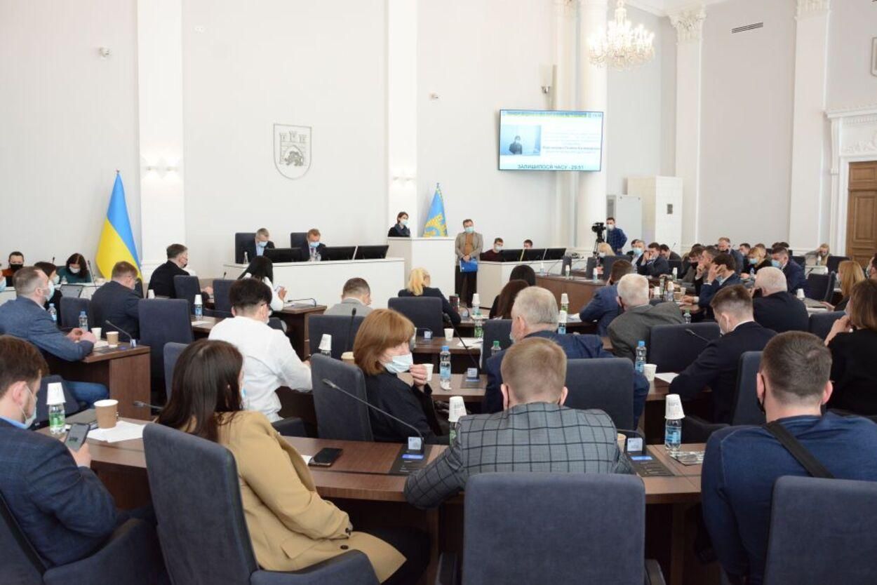 Львівські депутати вимагають Зеленського заборонити ОПЗЖ та Партію Шарія Львівські депутати вимагають Зеленського заборонити ОПЗЖ та Партію Шарія