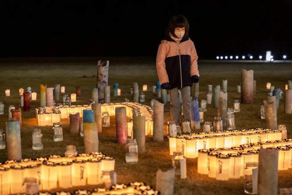 У пам'ять про загиблих люди запалили свічки У пам'ять про загиблих люди запалили свічки