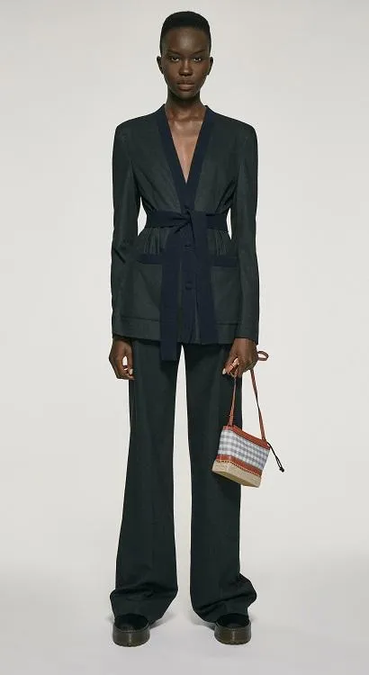 Актуальні костюми 2021 року Актуальні костюми 2021 року