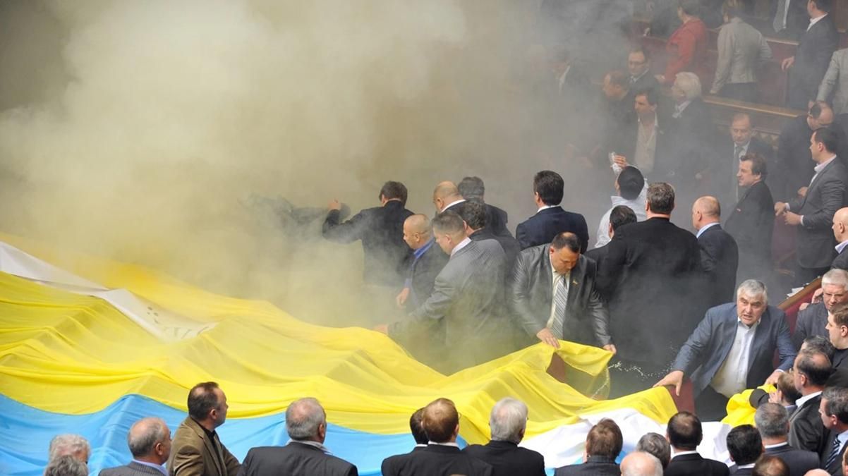 Що відомо про 236 депутатів, яких можуть звинуватити в держзраді Що відомо про 236 депутатів, яких можуть звинуватити в держзраді