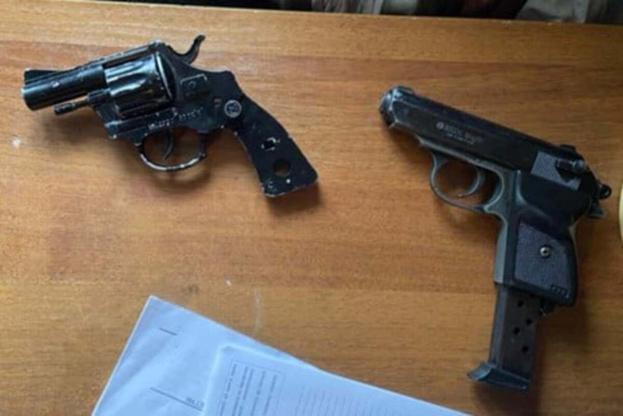 Во Львове полицейские задержали вооруженных грабителей: фото Во Львове полицейские задержали вооруженных грабителей: фото