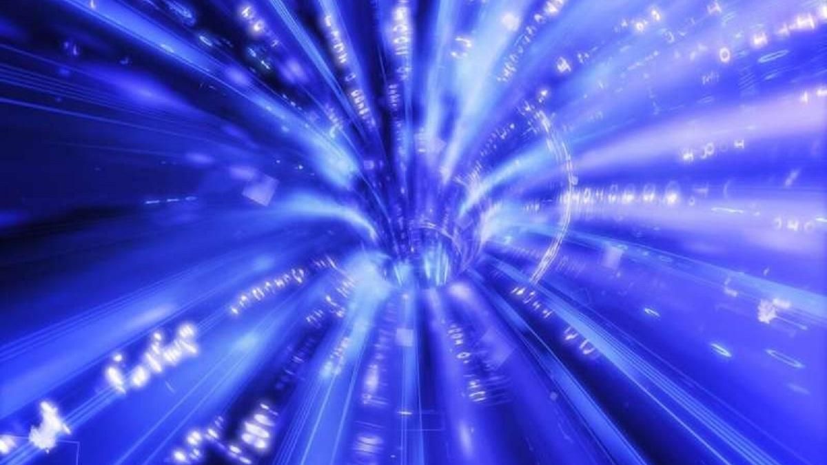 Ученые доказали возможность существования крошечных "кротовых нор" Ученые доказали возможность существования крошечных "кротовых нор"