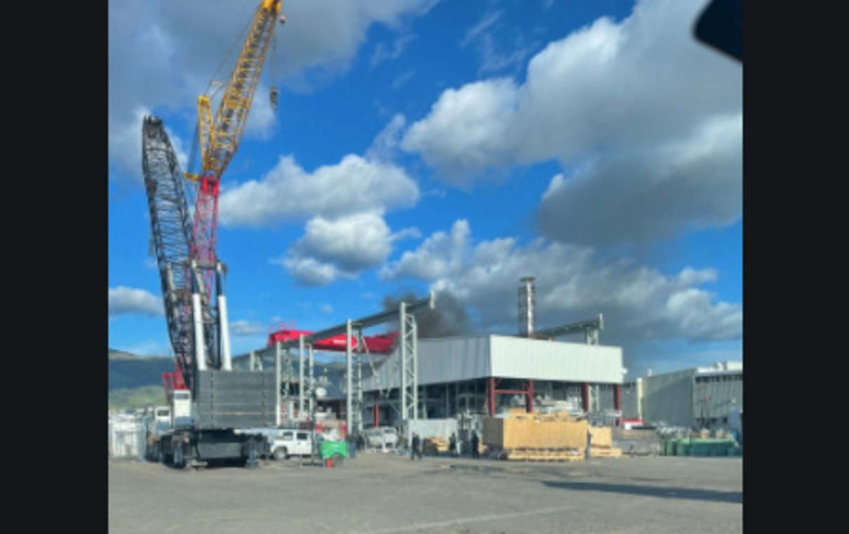 Пожар на заводе Tesla в Фремонте, Калифорния: видео Пожар на заводе Tesla в Фремонте, Калифорния: видео