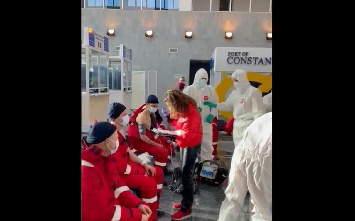 Українські моряки з затонулого Волго Балт 179 вже у порту: відео Українські моряки з затонулого Волго Балт 179 вже у порту: відео