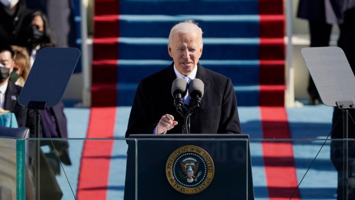 Американці отримають по 1,4 тисячі через пандемію: Байден підписав Американці отримають по 1,4 тисячі через пандемію: Байден підписав