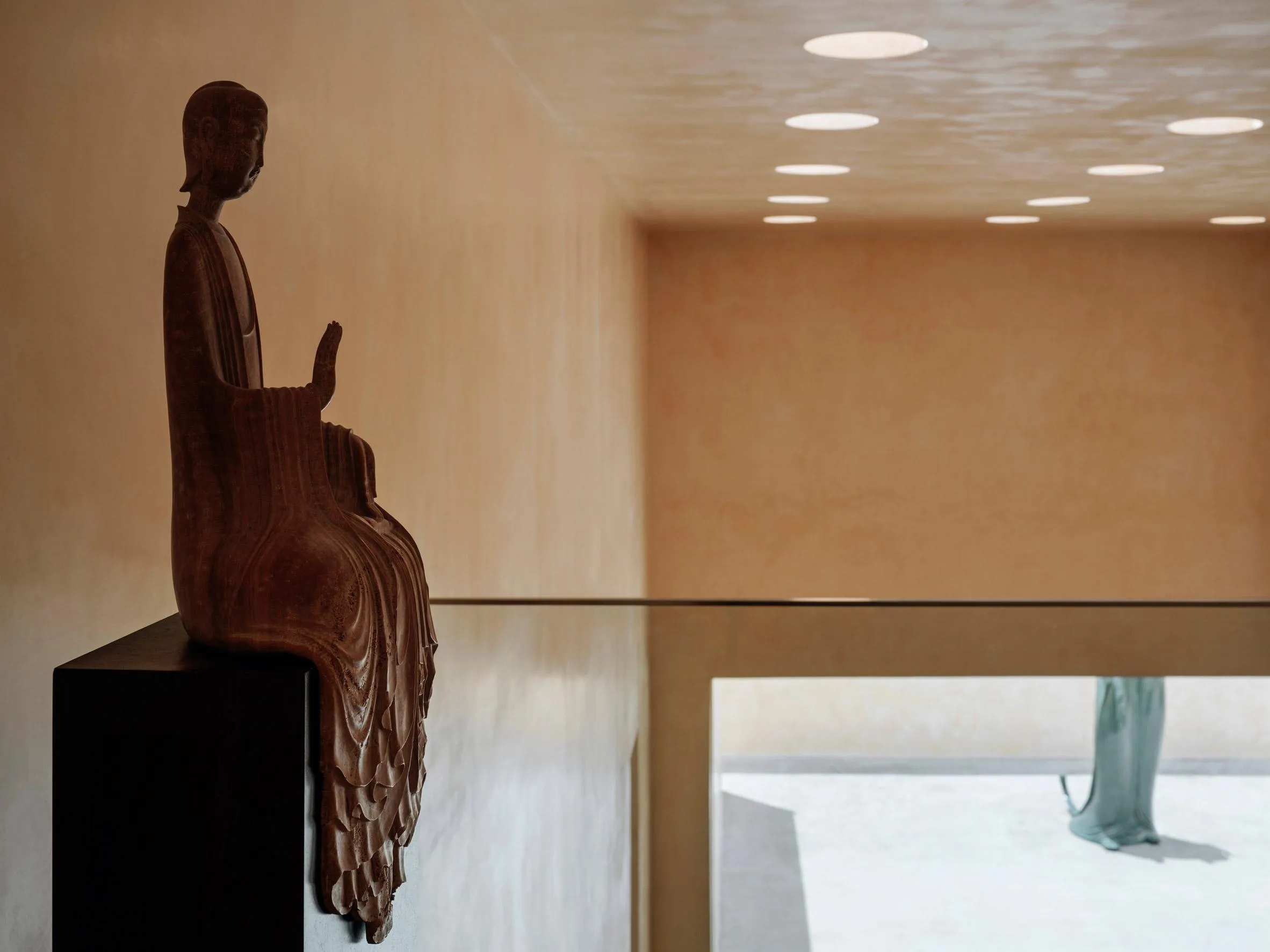 Світло означає джерело мудрості в буддизмі / Фото Dezeen Світло означає джерело мудрості в буддизмі / Фото Dezeen