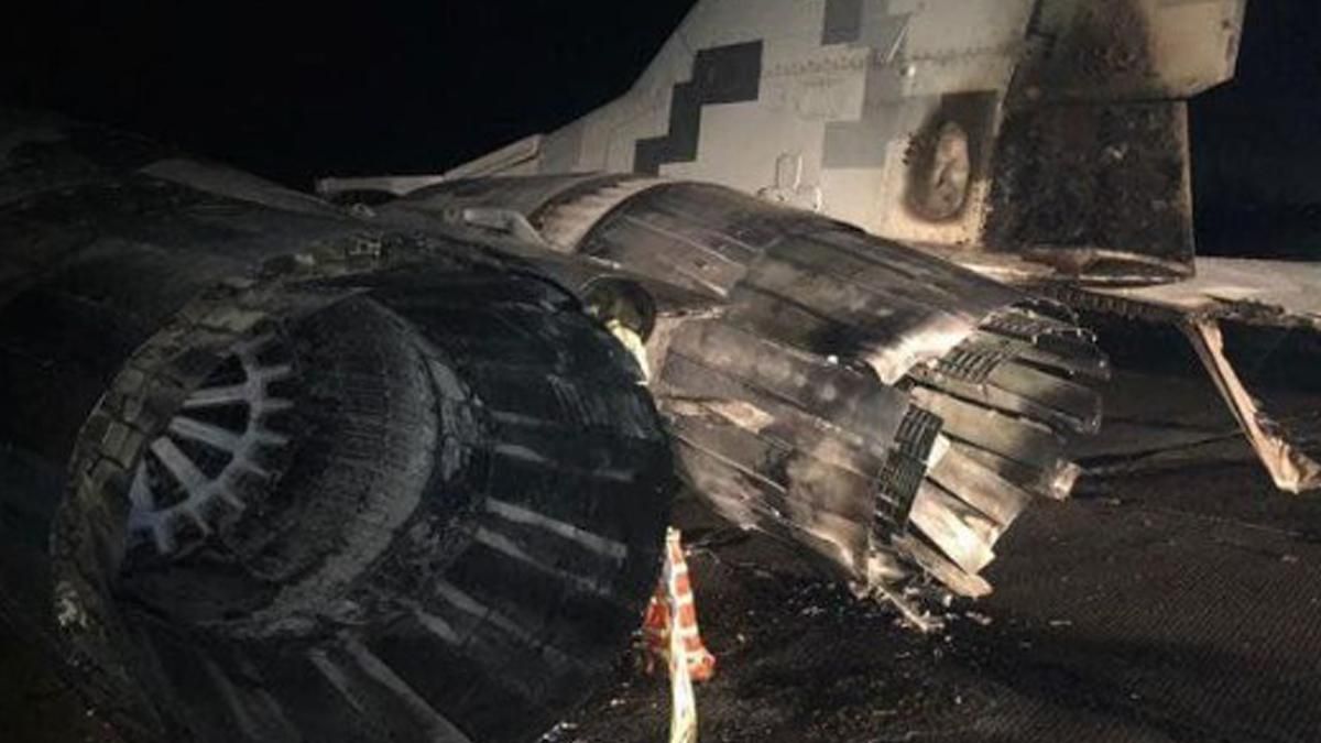 В Василькове столкнулись автомобиль и самолет: подробности ДТП В Василькове столкнулись автомобиль и самолет: подробности ДТП