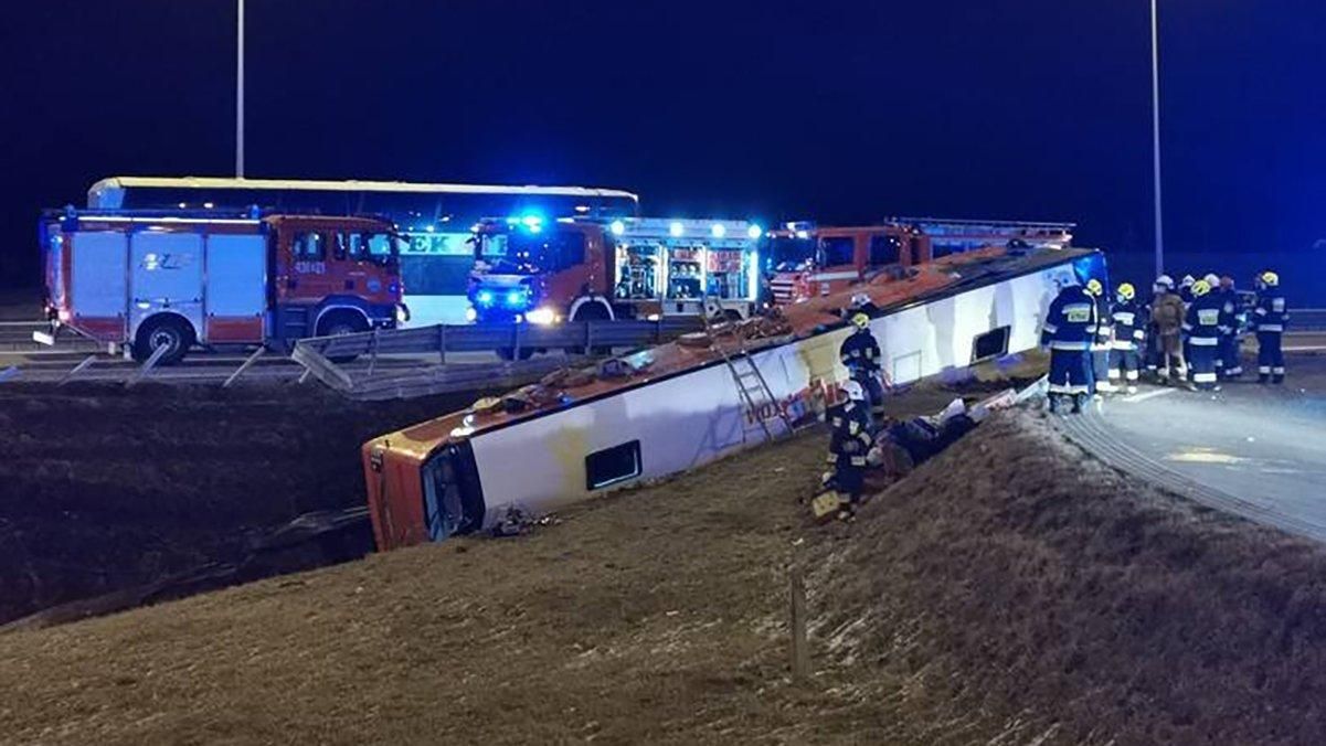 ДТП у Польщі з українцями: 18 людей перебувають у лікарнях ДТП у Польщі з українцями: 18 людей перебувають у лікарнях