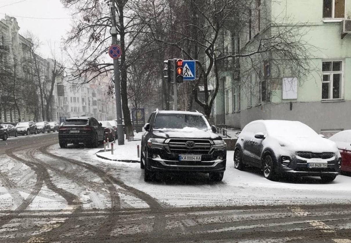 Арахамія порушив ПДР під Офісом Президента – фото