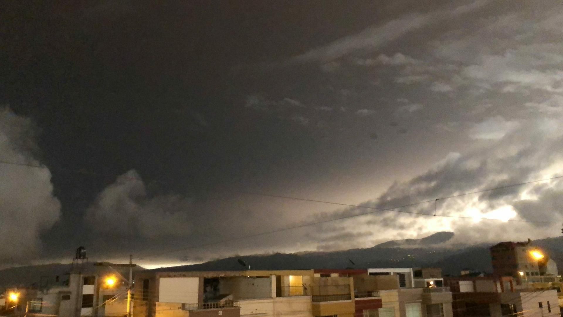 Эквадорский вулкан Сангай извергается: пепел выбрасывает на 8 км Эквадорский вулкан Сангай извергается: пепел выбрасывает на 8 км