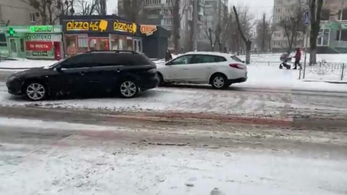 На пешеходном переходе В Киеве на Березняках легковушка сбила ребенка