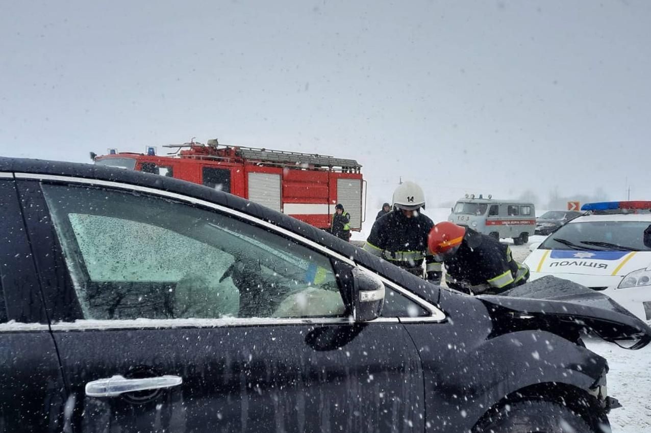 В Хмельницкой области автобус столкнулся с авто: есть пострадавшие В Хмельницкой области автобус столкнулся с авто: есть пострадавшие