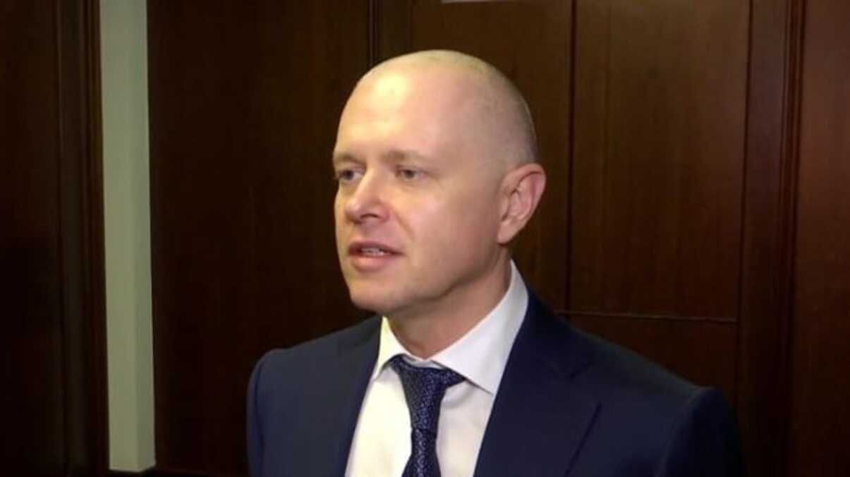 Суд арештував майно, яке Яценко переписав на цивільну дружину Суд арештував майно, яке Яценко переписав на цивільну дружину