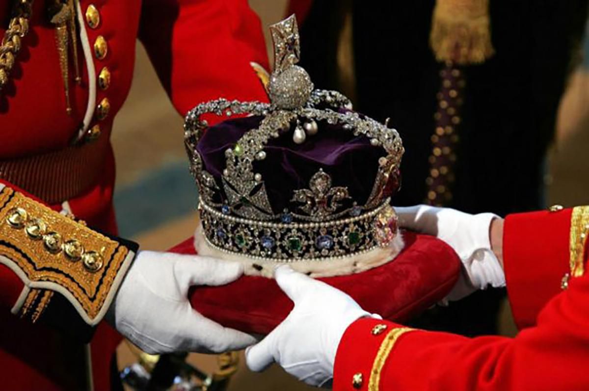 Історія британської корони є нескінченним ланцюгом криз, – Мацарський