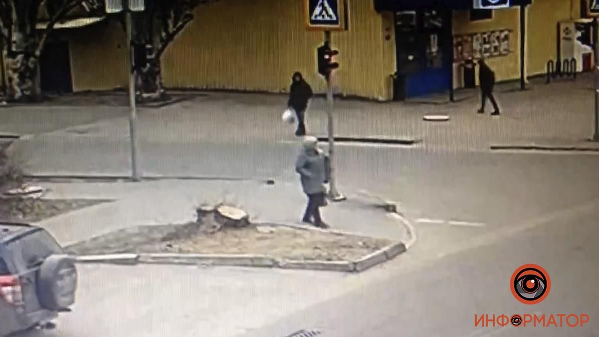 У Дніпрі 17-річний підліток знепритомнів і помер просто на вулиці У Дніпрі 17-річний підліток знепритомнів і помер просто на вулиці