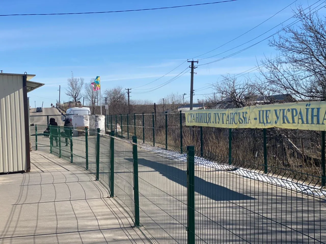 Окупанти залишають повністю заблокованими дорожні коридори через КПВВ Окупанти залишають повністю заблокованими дорожні коридори через КПВВ