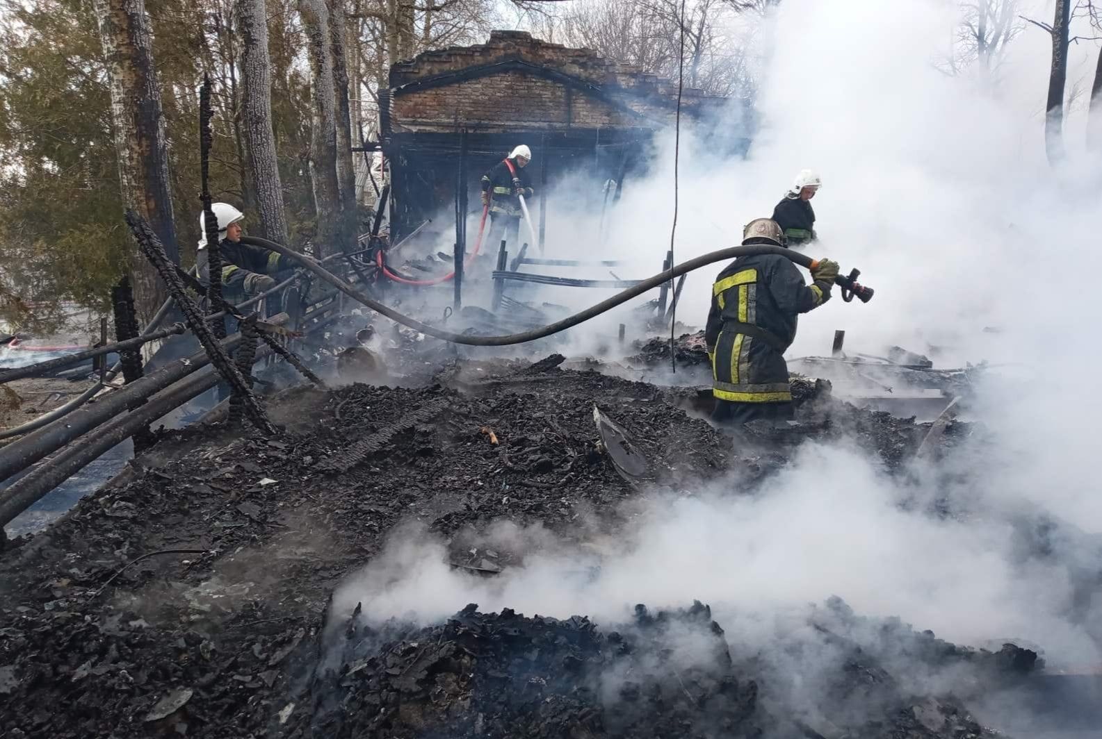 На Вінниччині 13.03.2021 горів кемпінг-готель: фото На Вінниччині 13.03.2021 горів кемпінг-готель: фото