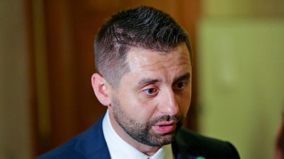 Арахамия отреагировал на инцидент с парковкой в запрещенном месте Арахамия отреагировал на инцидент с парковкой в запрещенном месте