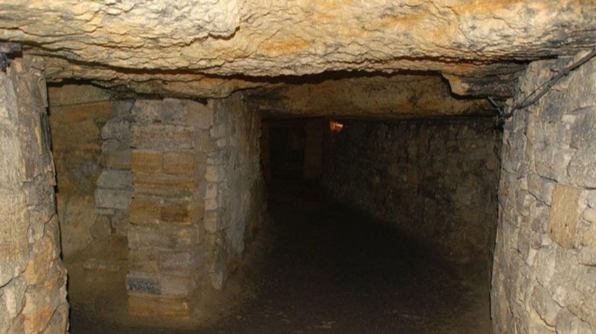 В одесских катакомбах нашли человека, которого искали несколько суток В одесских катакомбах нашли человека, которого искали несколько суток