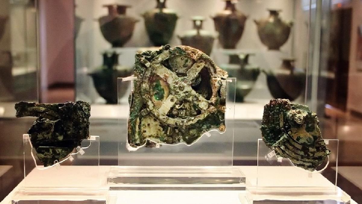 Британские ученые приблизились к пониманию работы Антикитерского механизма 2000-летней давности Британские ученые приблизились к пониманию работы Антикитерского механизма 2000-летней давности