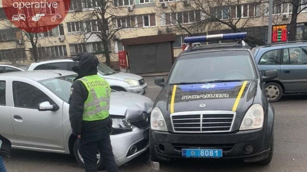 В Киеве водитель собрал комбо нарушений и влетел в полицию