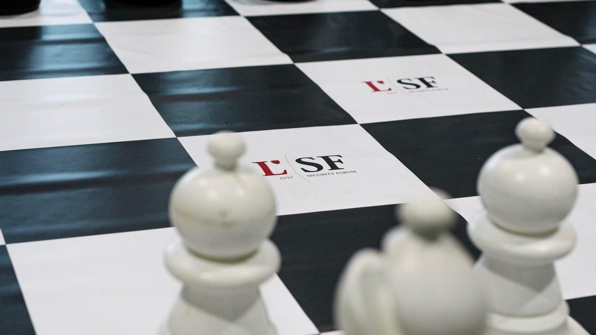 Львівський безпековий форум дослідив вплив пандемії на суспільну стійкість в Україні Львівський безпековий форум дослідив вплив пандемії на суспільну стійкість в Україні