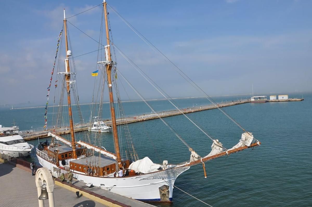 105-річна яхта Joseph Conrad зайшла до Одеського порту: фото