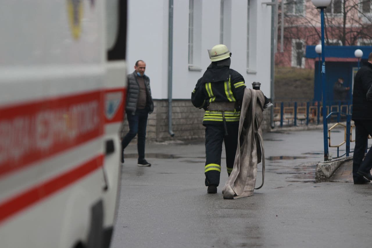 У Києві горіло відділення реанімації: хворих евакуювати заборонили