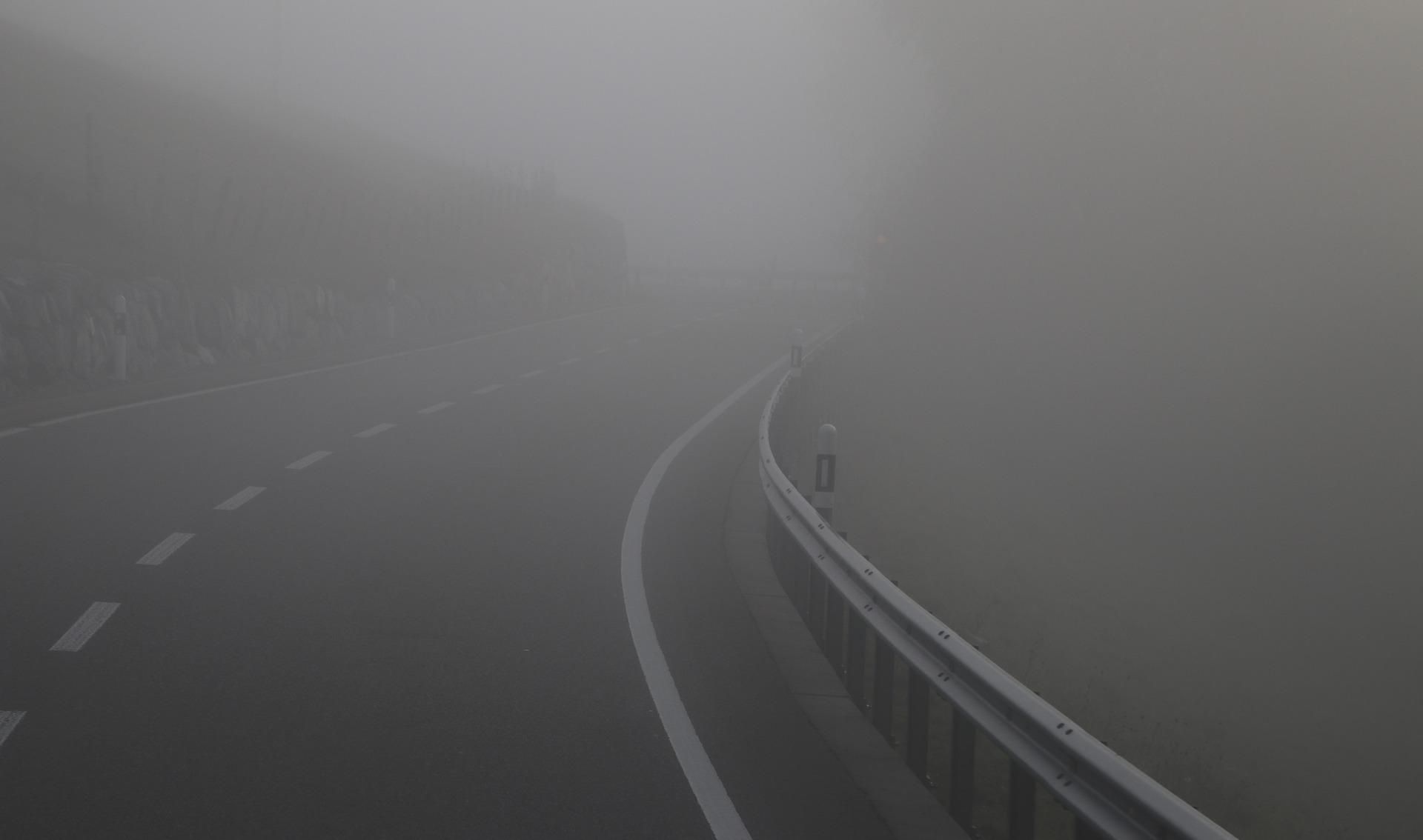 В Киеве 16.03.2021 стоит туман: водителей предупреждают об опасности