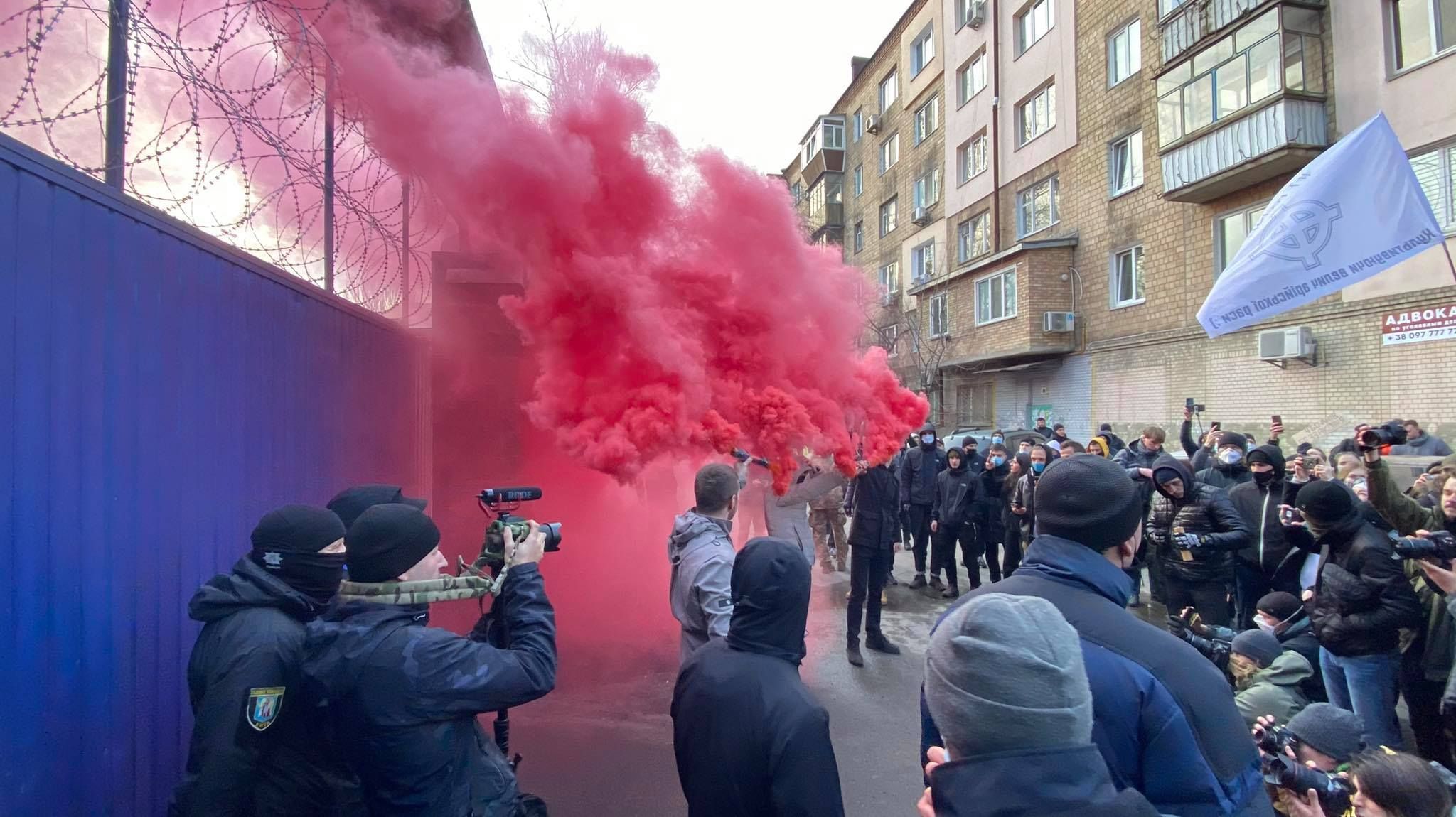 Антоненка не привезли на засідання суду: люди рушили до СІЗО – відео 