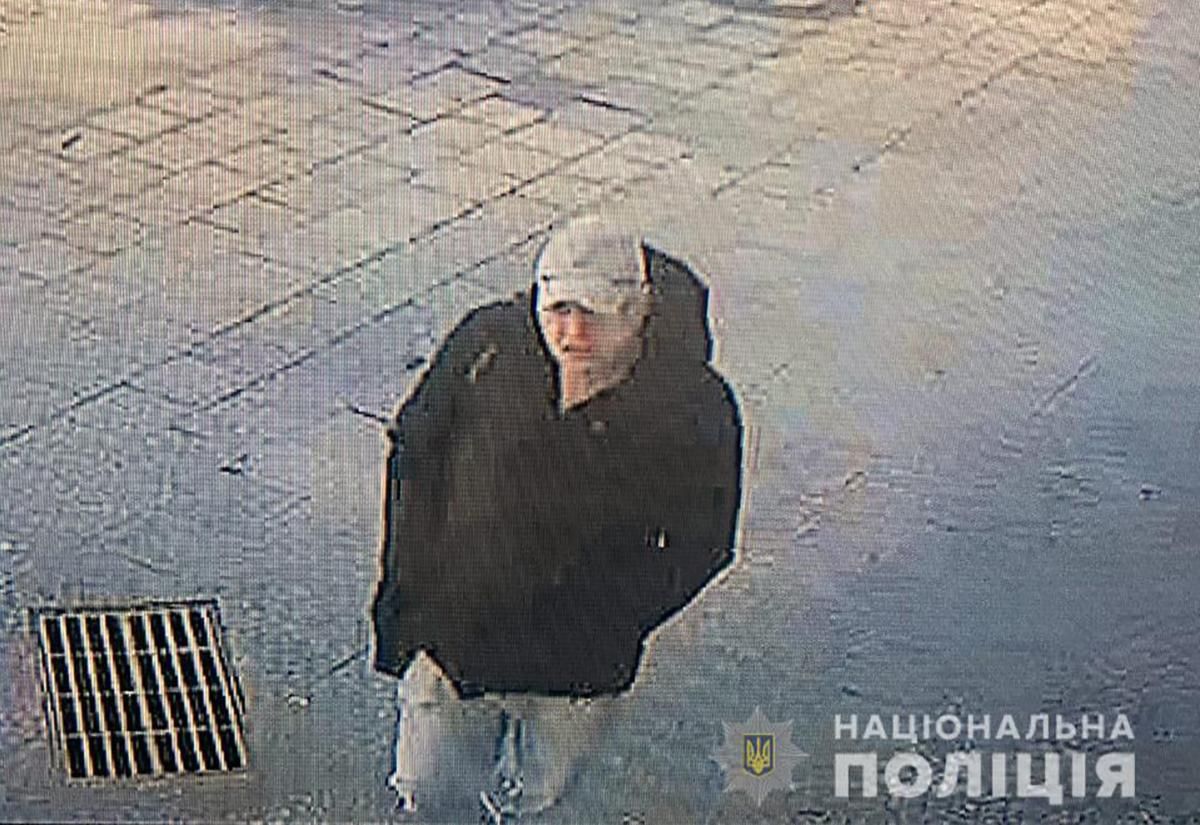 Задержали вандала, который разбил мемориал Небесной сотни в Житомире