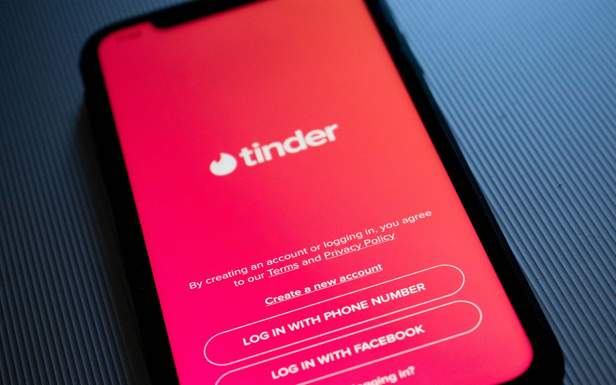 Пользователи Tinder смогут получить информацию о судимостях потенциального партнера Пользователи Tinder смогут получить информацию о судимостях потенциального партнера
